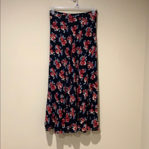 Jones New York Dresses & Skirts - JNY SILK skirt